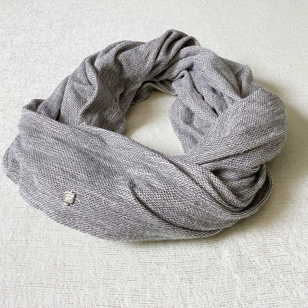 Fabletics Eclipse Infinity Scarf One Size Grey Tw… - image 2